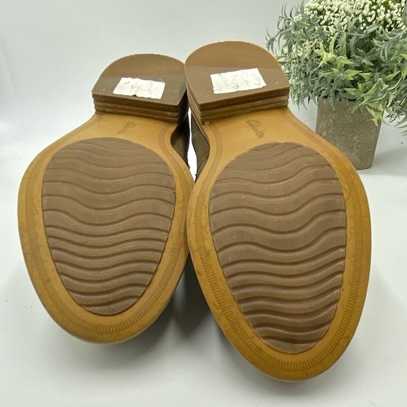 Clarks‎ Trish Chelsea Sz 9.5-M, suede upper, comfort footbed - Picture 12 of 15